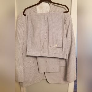 Nicholas Haspel Men's Blue/White Seersucker Suit 48L/43W